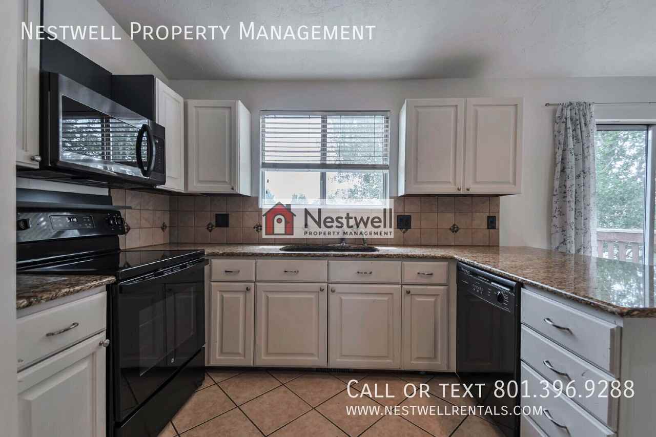 1637 W Crystal Ridge Dr - Photo 4 of 31