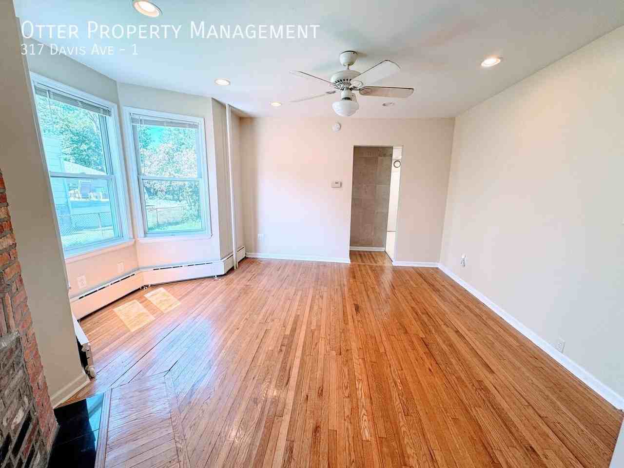 317 Davis Ave #1 - Photo 6 of 37