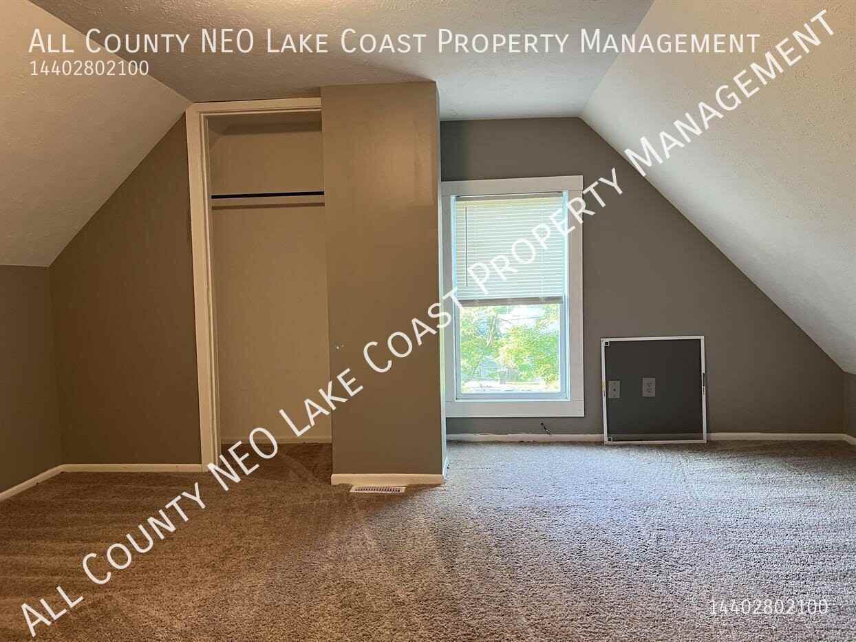 330 13th St #2UP - Photo 6 of 6