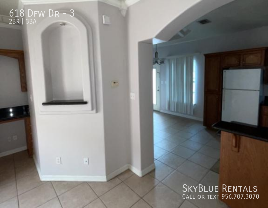 618 S Dfw Dr #3 - Photo 3 of 8