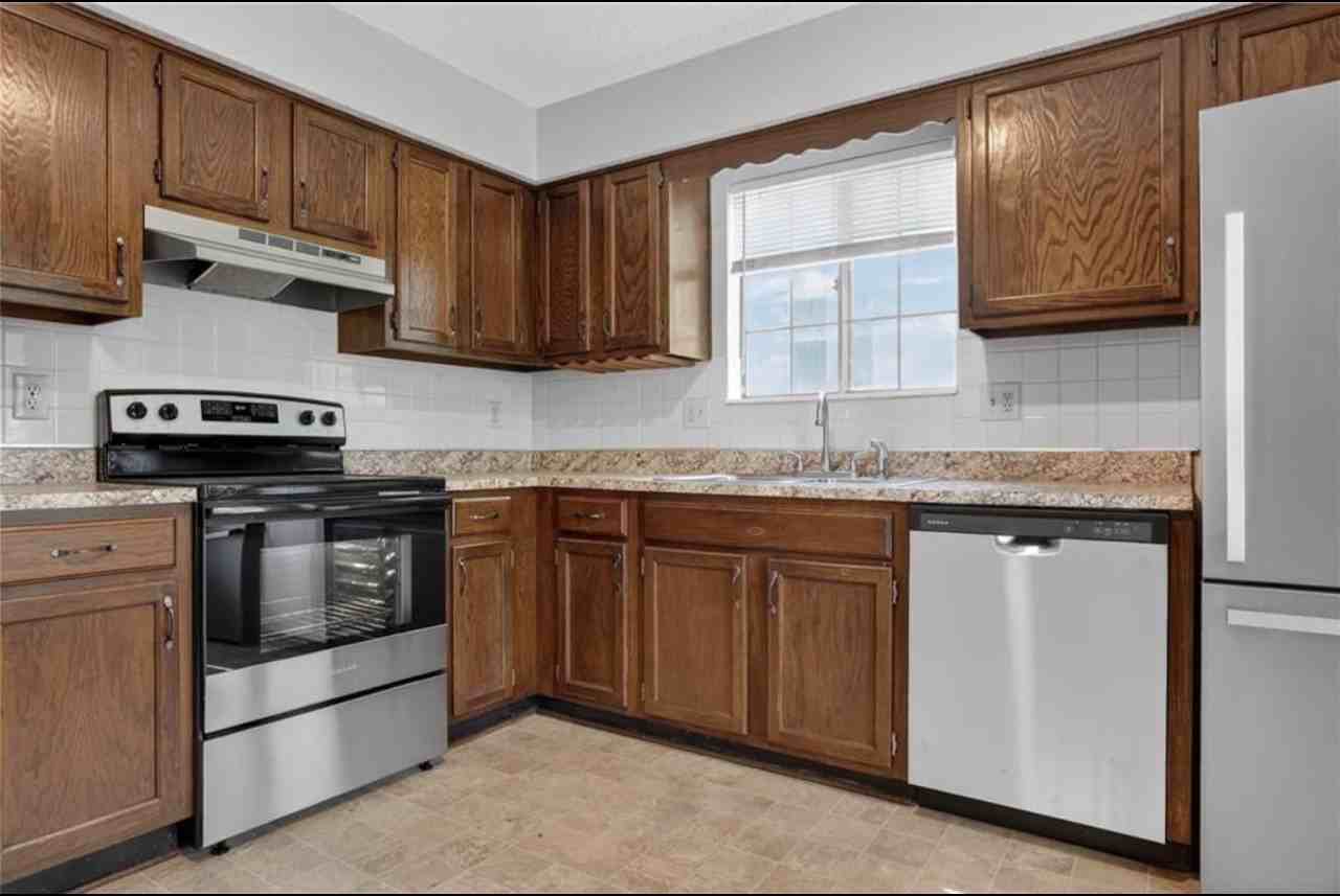 7806 N Oregon Ave #7806 - Photo 2 of 5