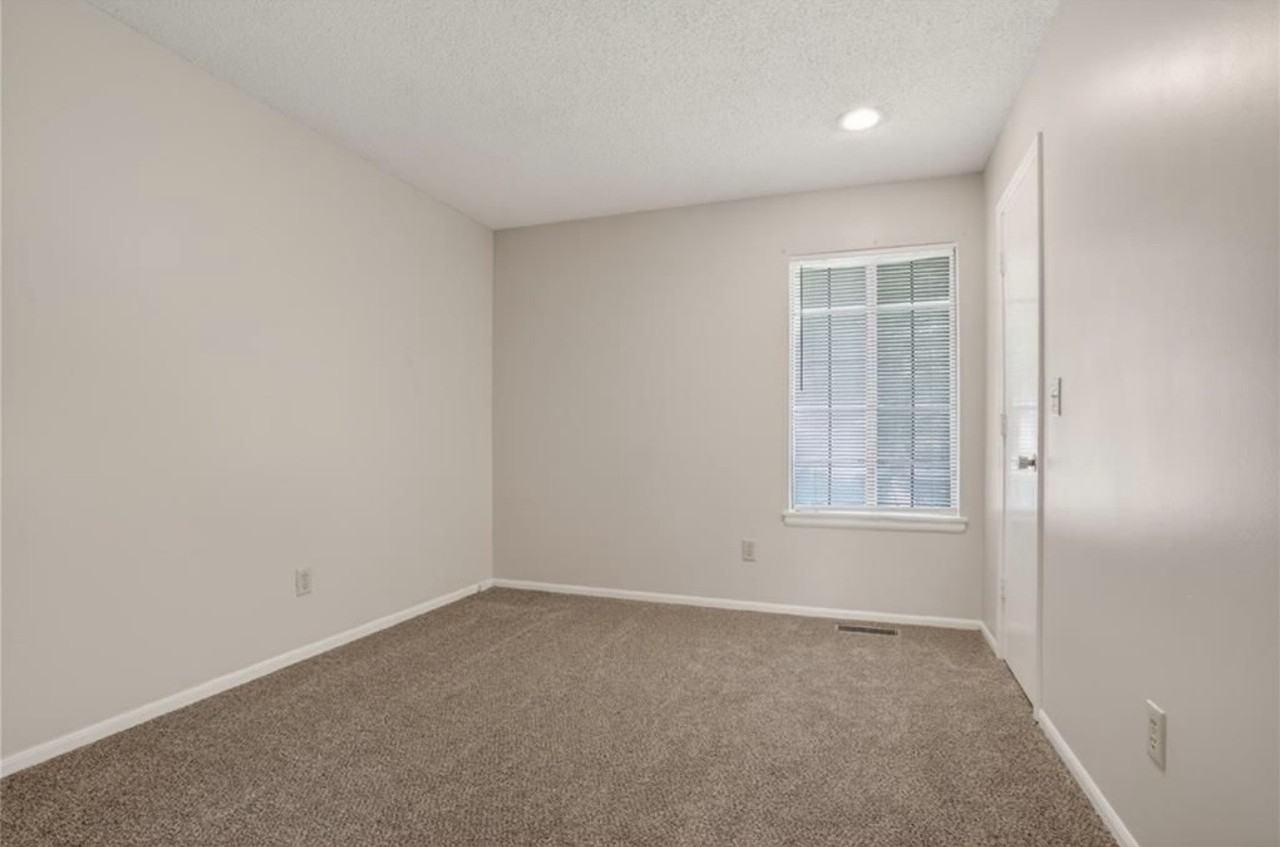 7806 N Oregon Ave #7806 - Photo 3 of 5