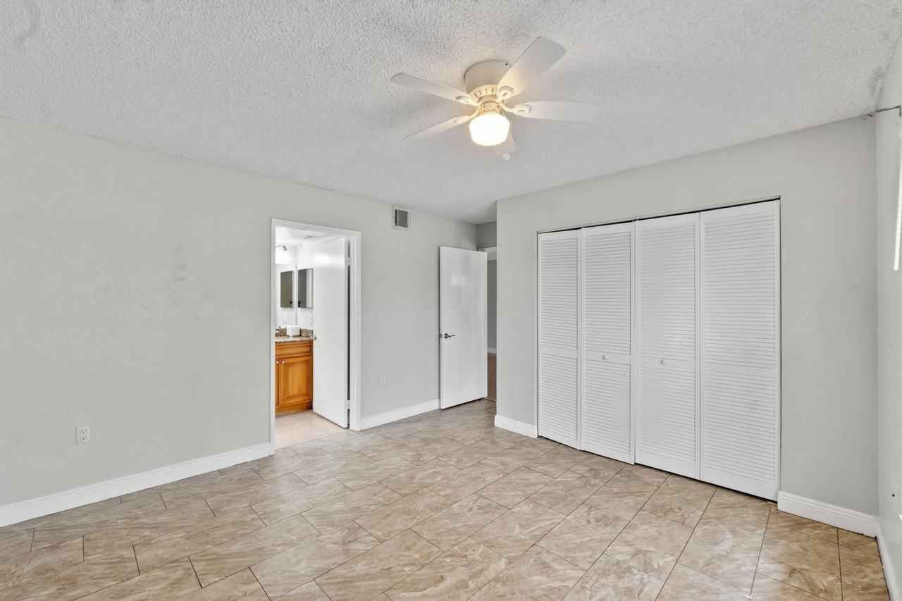 1543 Lake Crystal Dr #G - Photo 2 of 17