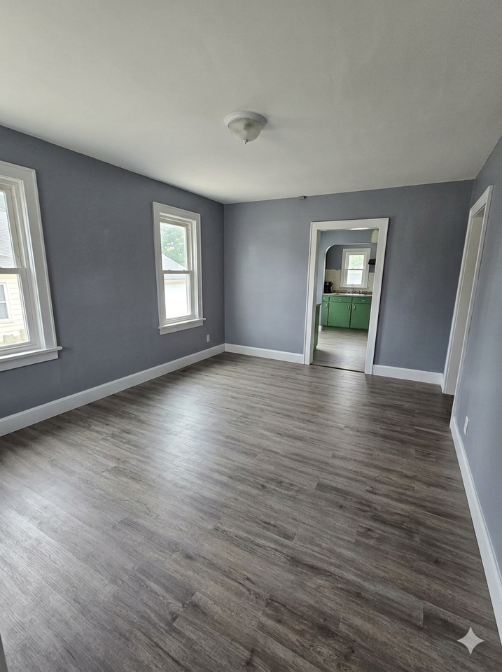 6412 37th Ave #NA - Photo 3 of 3