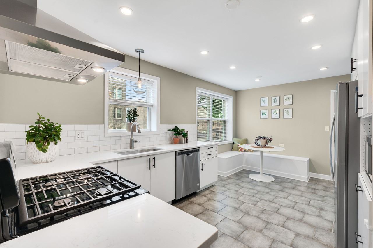 5754 N Christiana Ave #2 - Photo 3 of 13