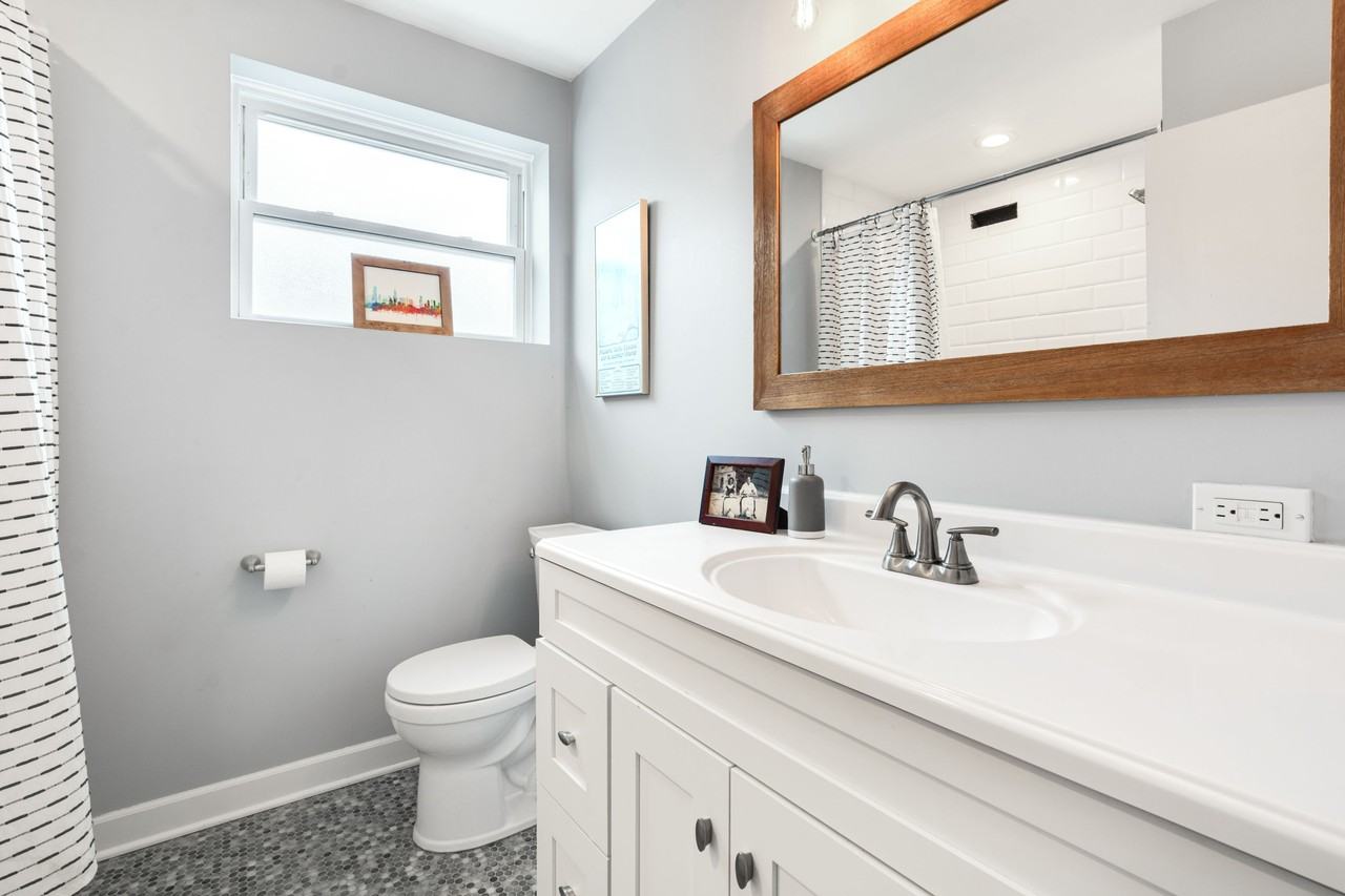 5754 N Christiana Ave #2 - Photo 5 of 13