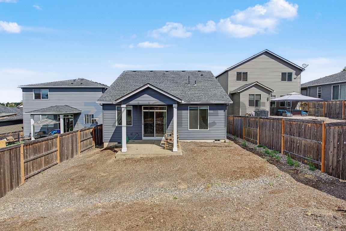 948 Ne Trillium Dr - Photo 5 of 19