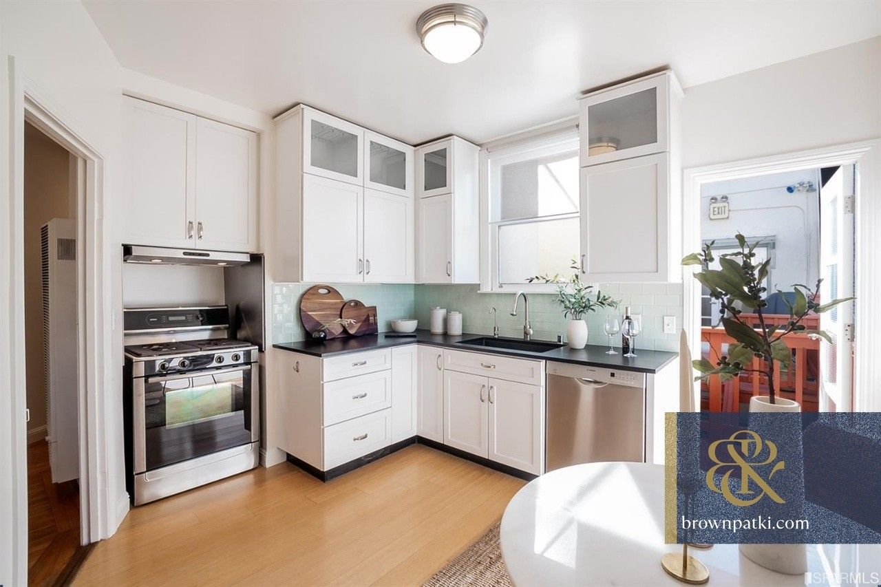 40 28th St #4 - Photo 5 of 16