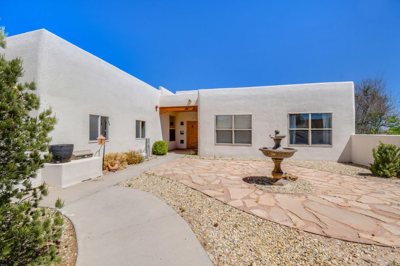 832 Monterrey Rd Ne - Photo 4 of 31