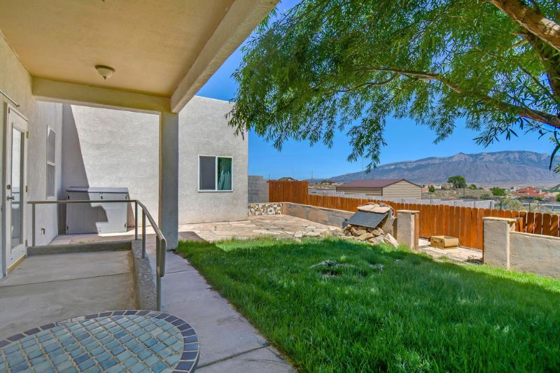 832 Monterrey Rd Ne - Photo 7 of 31
