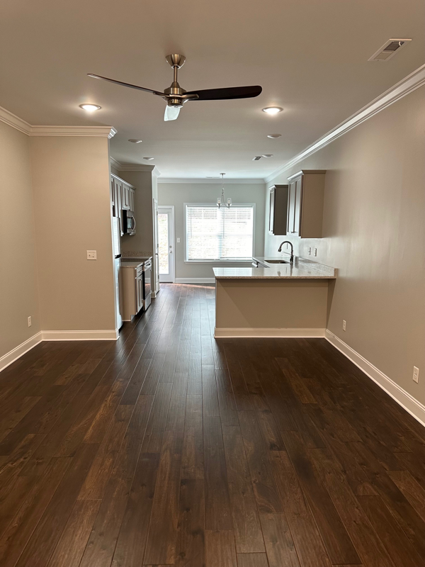 580 Bellingham Dr Ne - Photo 2 of 9