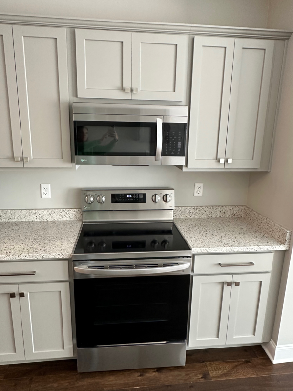 580 Bellingham Dr Ne - Photo 3 of 9