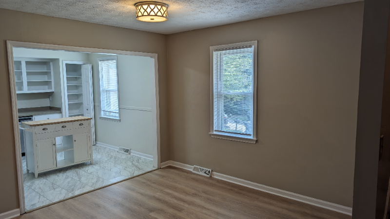 474 Woodview Dr - Photo 3 of 21