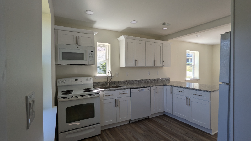 403 Morehouse Dr - Photo 4 of 11