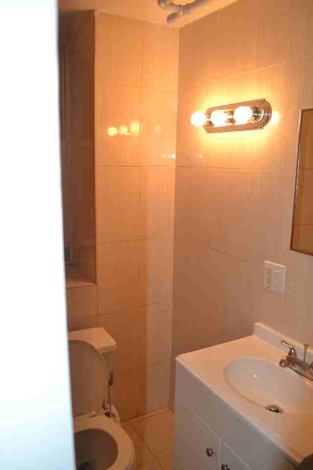 4210 Bronxwood Ave #B2 - Photo 6 of 9