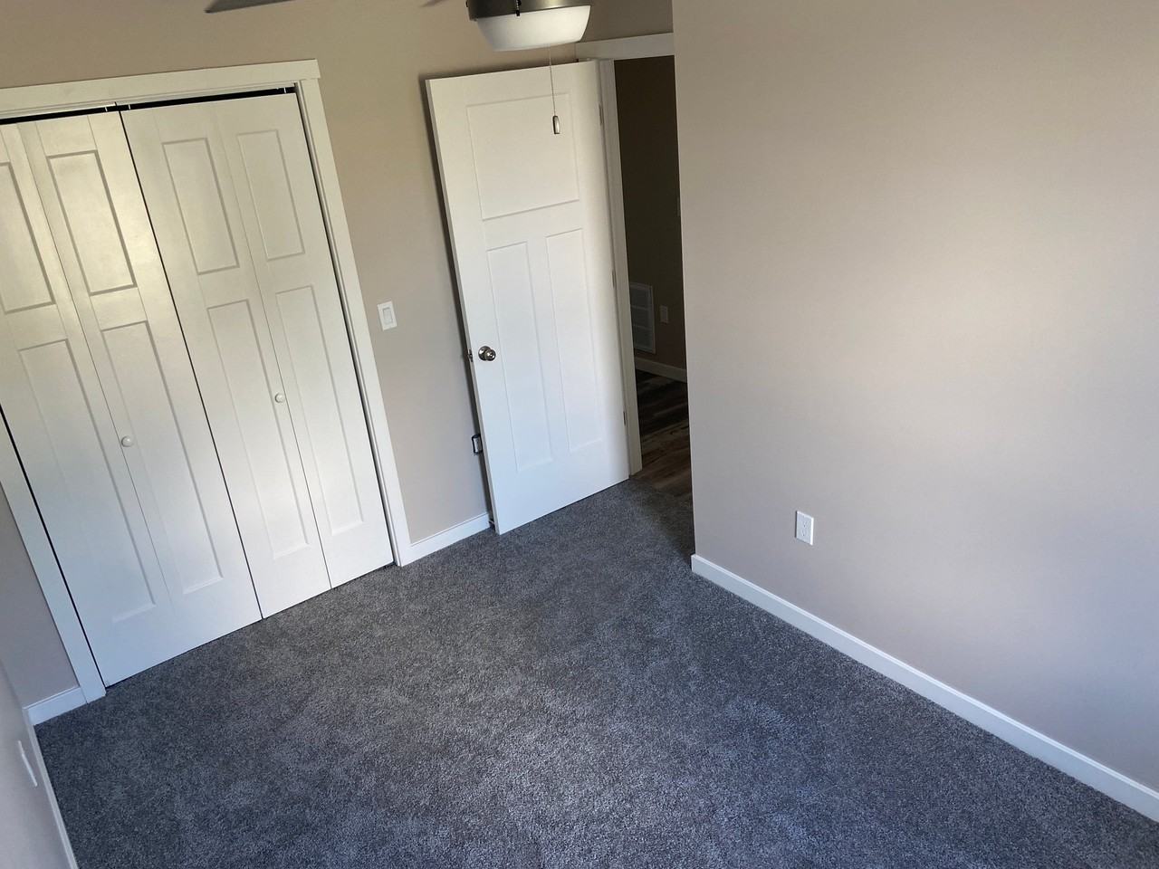 207 1/2 S Vance St #I - Photo 3 of 7
