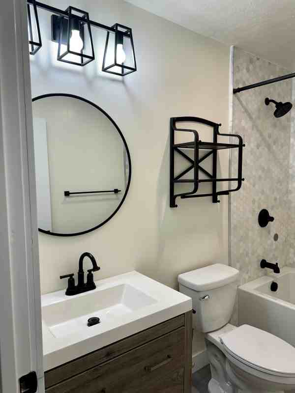 445 E St - Photo 7 of 32