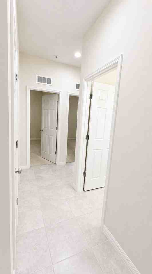 2634 E Lake Pointe Dr - Photo 4 of 20