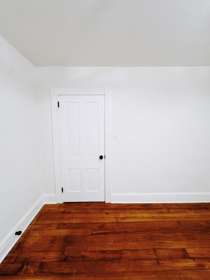649 S Queen St - Photo 4 of 28