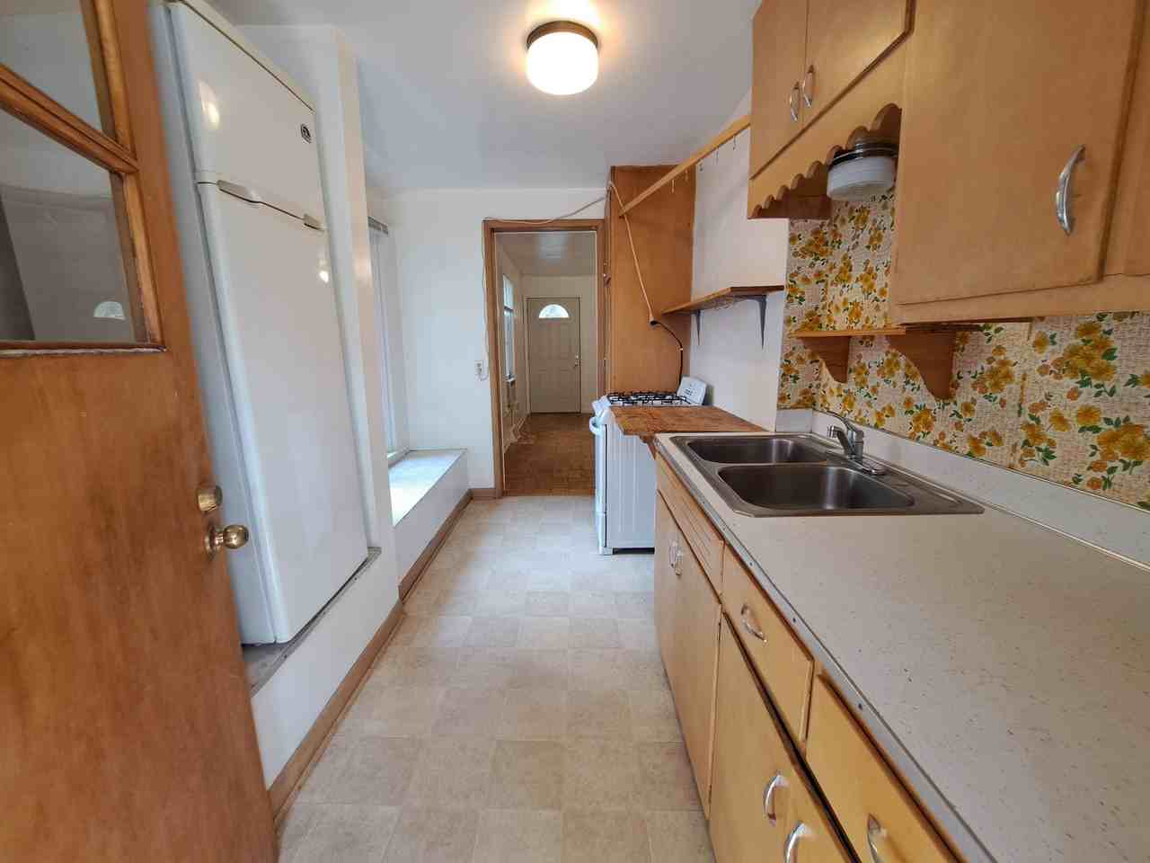 709 W Olin Ave #3 - Photo 3 of 5