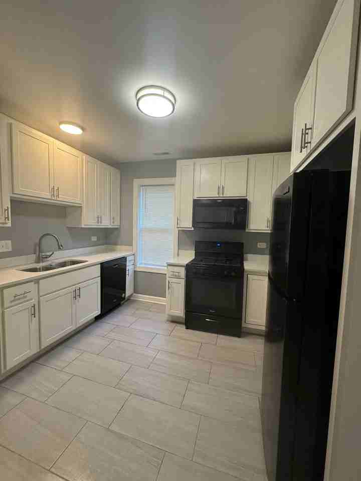 5607 S Throop St #3 - Photo 4 of 9