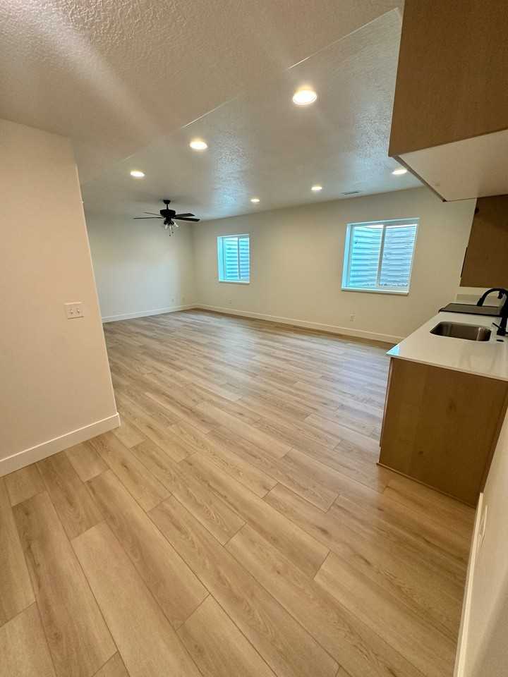274 Nw - Photo 2 of 11