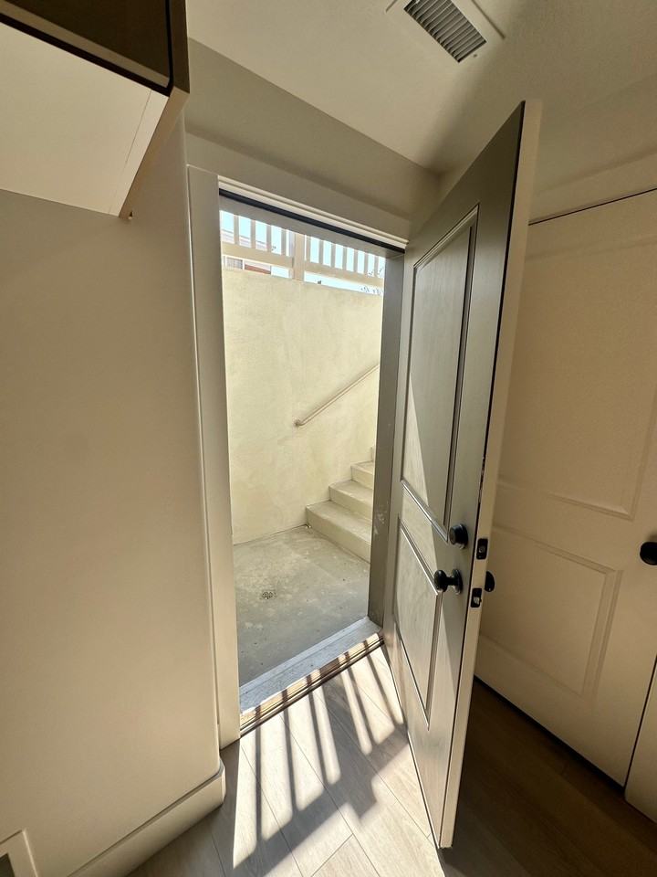 274 Nw - Photo 3 of 11