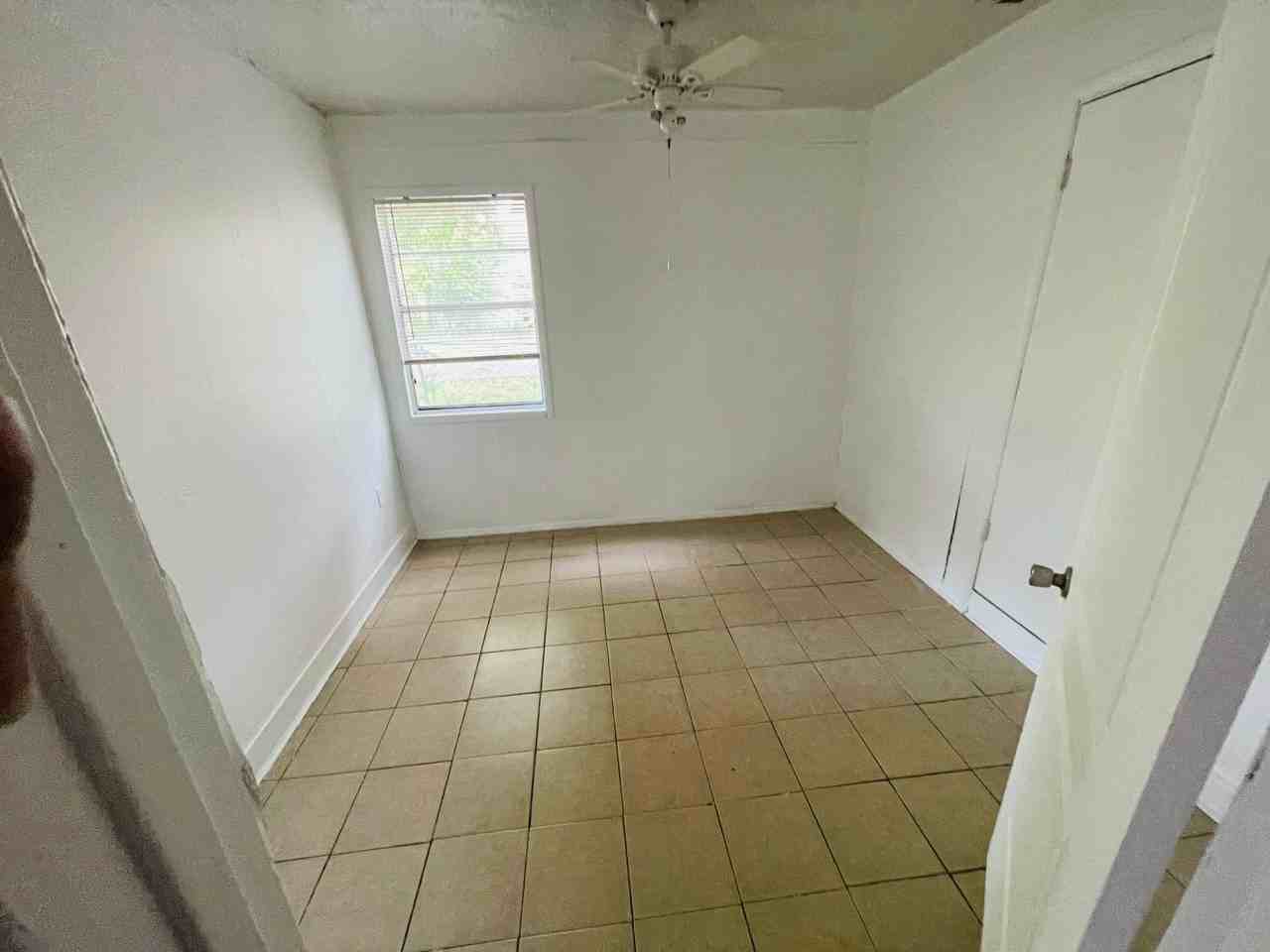 1504 Duncan Ave - Photo 4 of 12