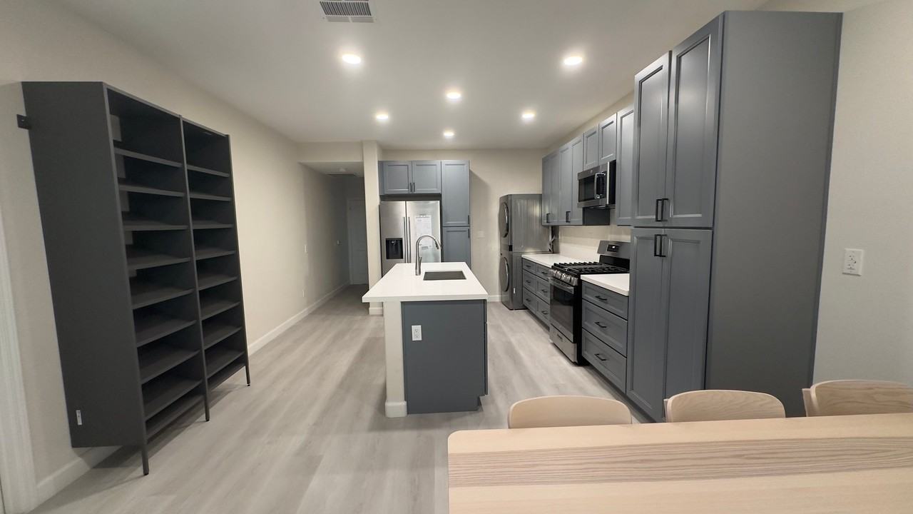 39391 Tiburon Dr #5 - Photo 5 of 18