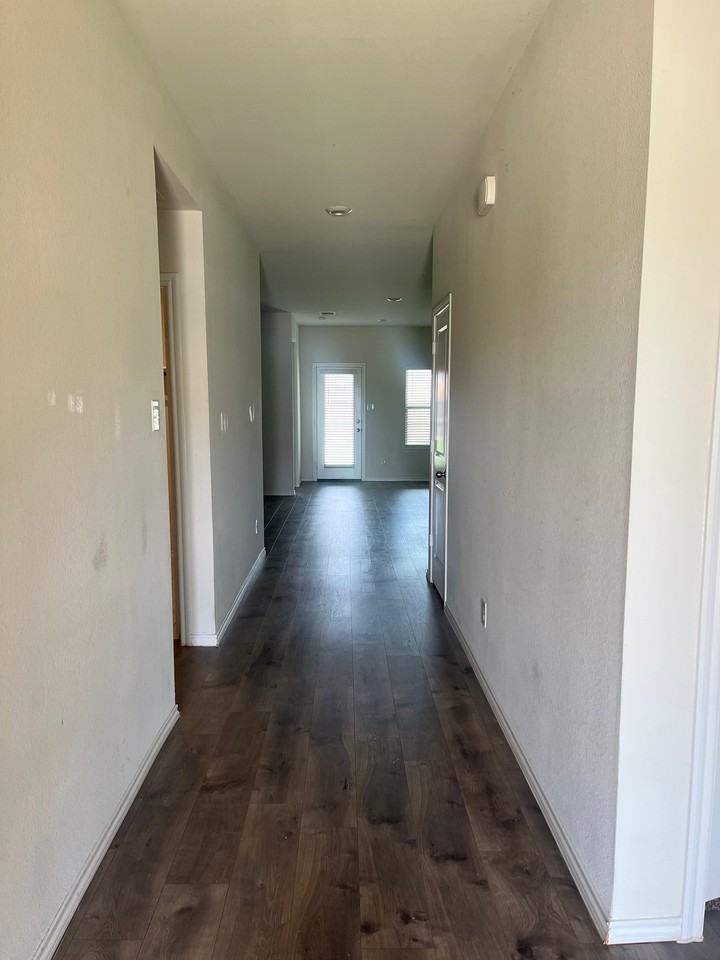 216 Samuel St - Photo 2 of 20