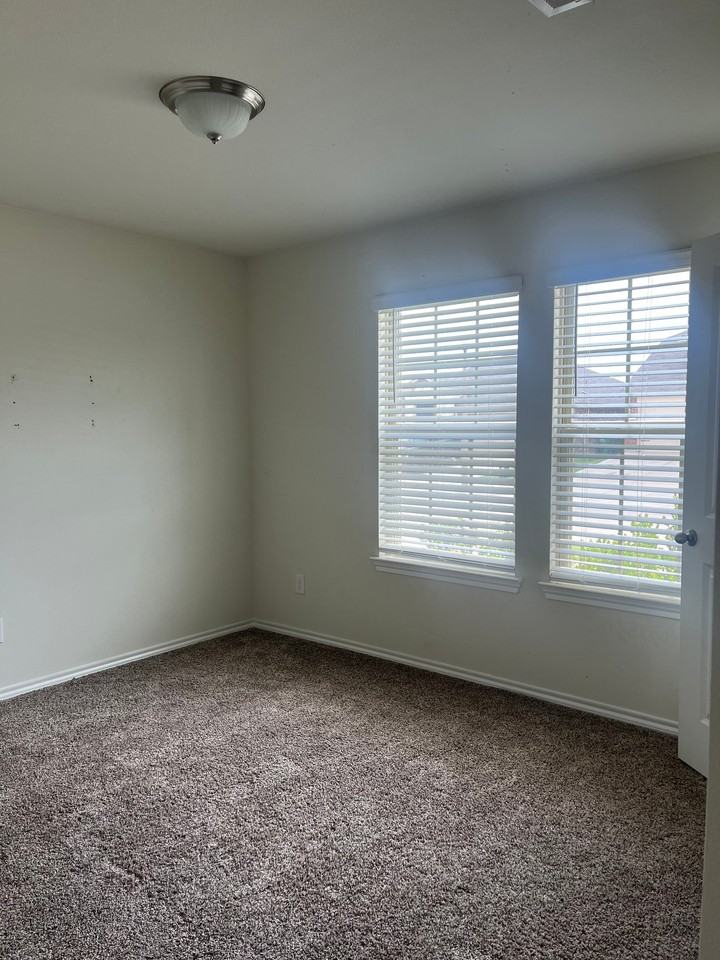 216 Samuel St - Photo 3 of 20