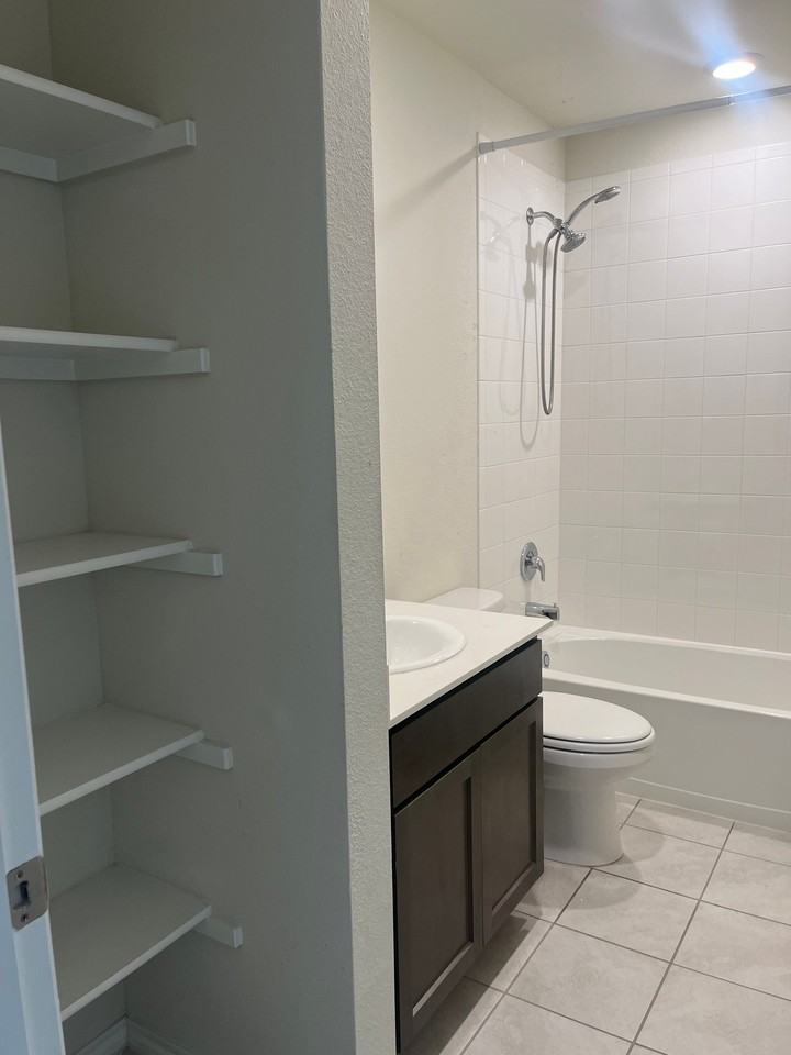 216 Samuel St - Photo 4 of 20