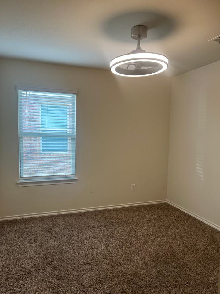 216 Samuel St - Photo 6 of 20