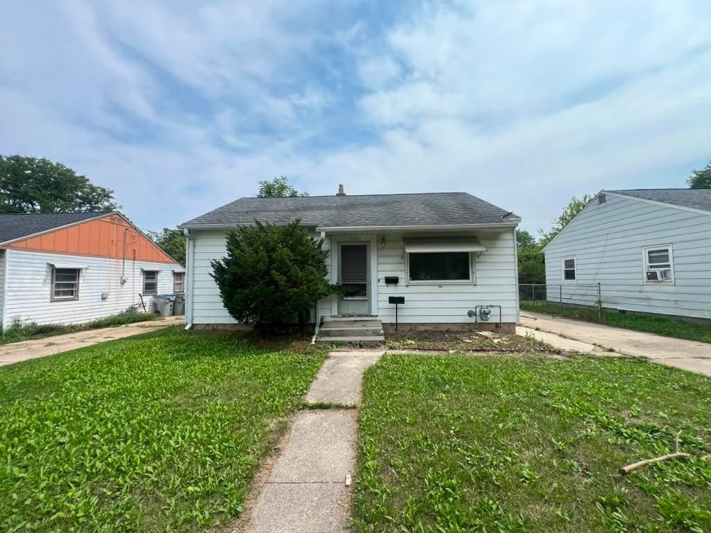 5262 N 50th St - Photo 2 of 7