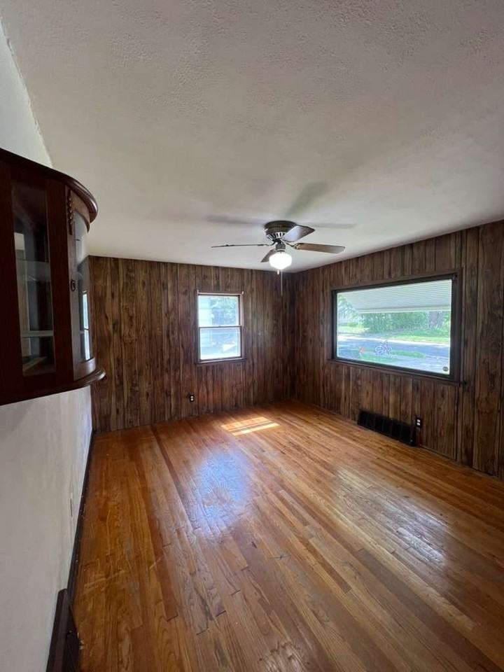 5262 N 50th St - Photo 3 of 7