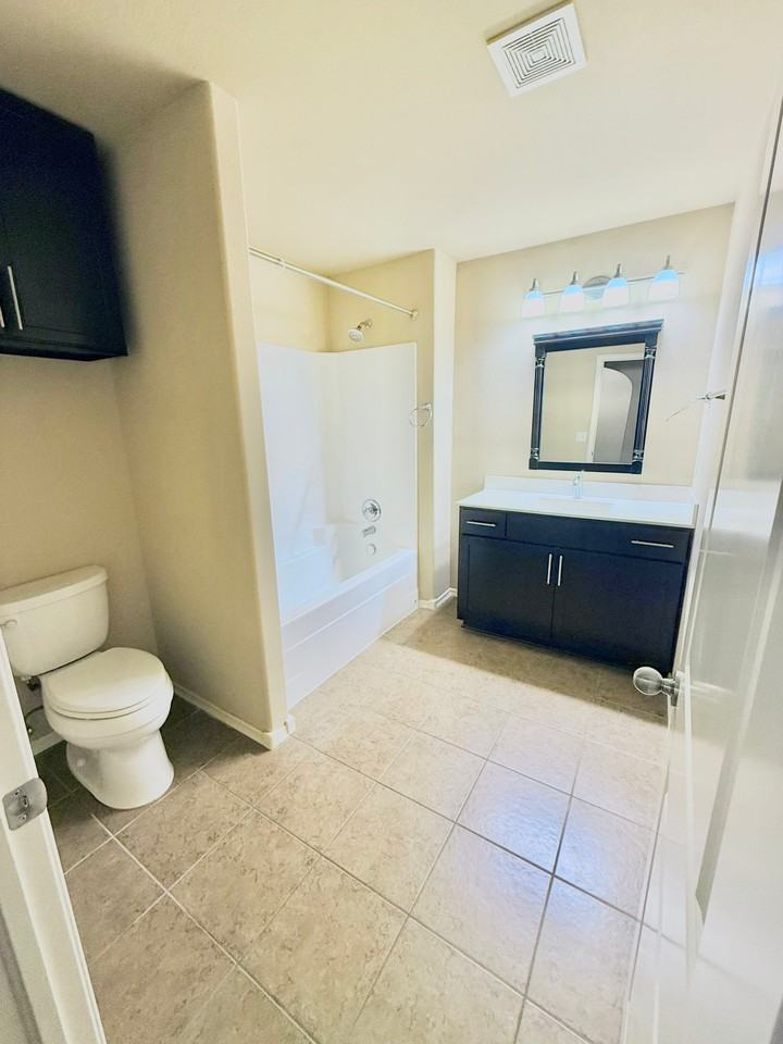 13422 S 19th Ct - Photo 4 of 20
