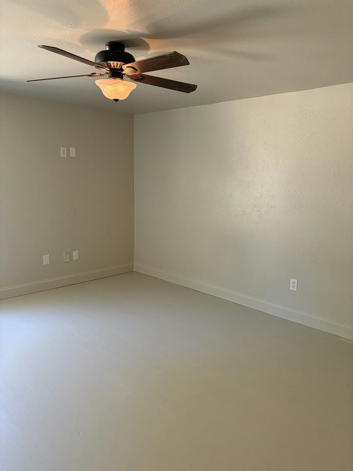 301 West Mulberry Street - Photo 6 of 25