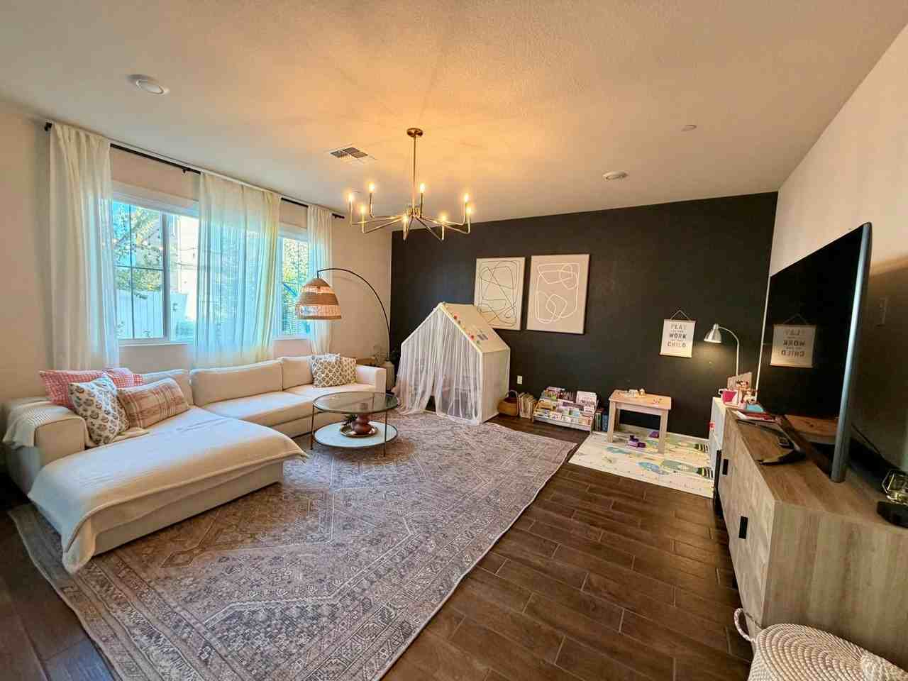 3018 Kenwood Circle - Photo 3 of 18