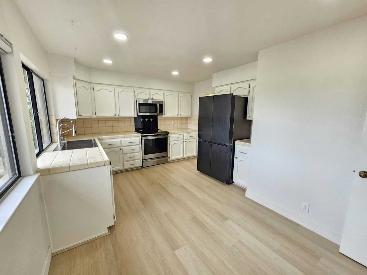 11891 Bloomington Way - Photo 3 of 43