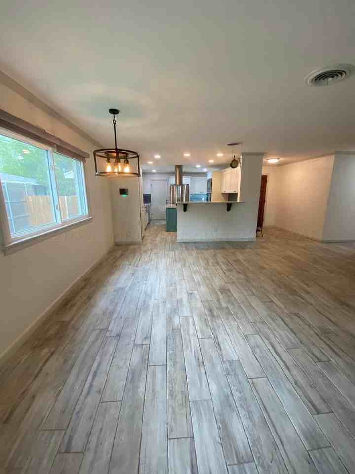 3606 S Austin St - Photo 4 of 24