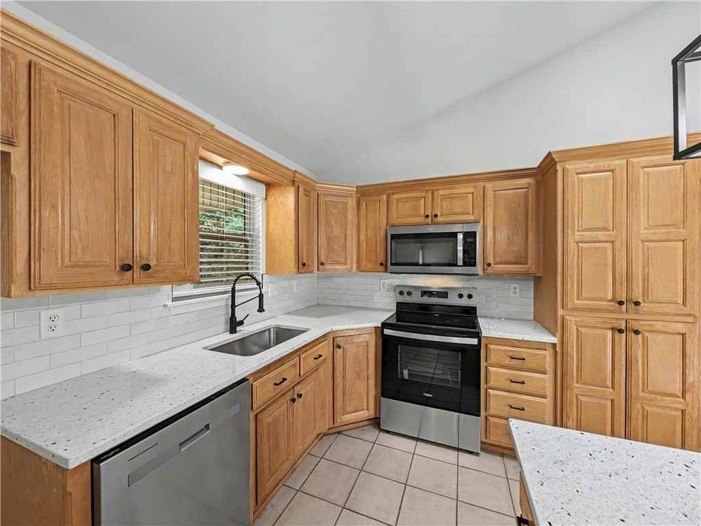 11 Ettington Dr - Photo 5 of 25