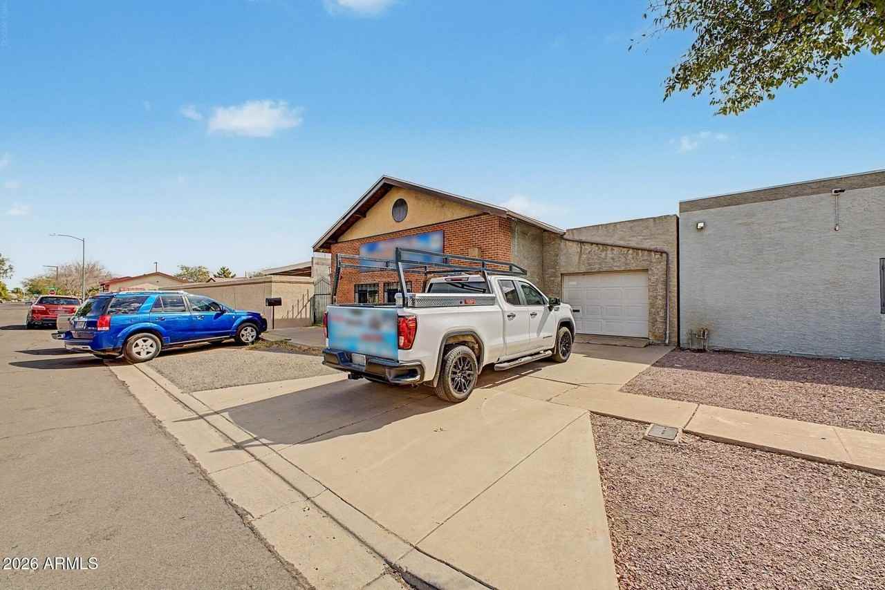 6819 N 55th Dr - Photo 3 of 43
