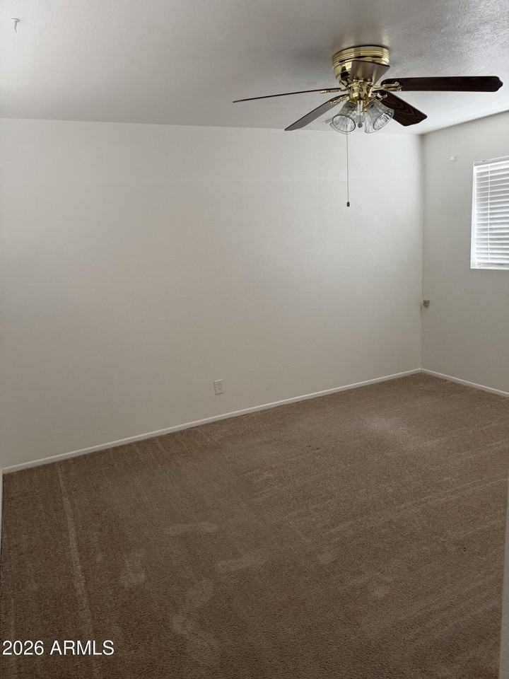 2426 W Echo Ln - Photo 3 of 19