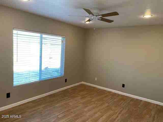 9342 W Mission Ln - Photo 4 of 12