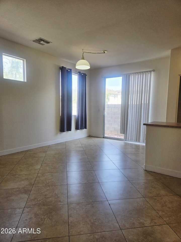 1442 E Mobile Ln - Photo 3 of 15