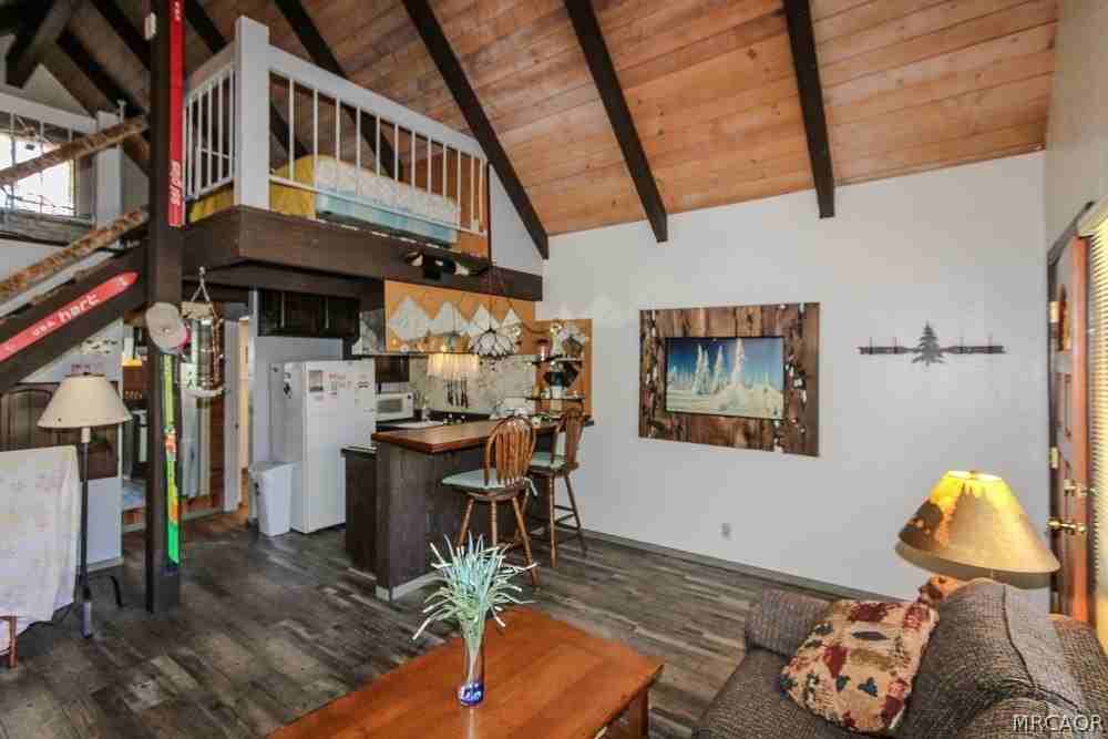 538 E Meadow Ln - Photo 3 of 21