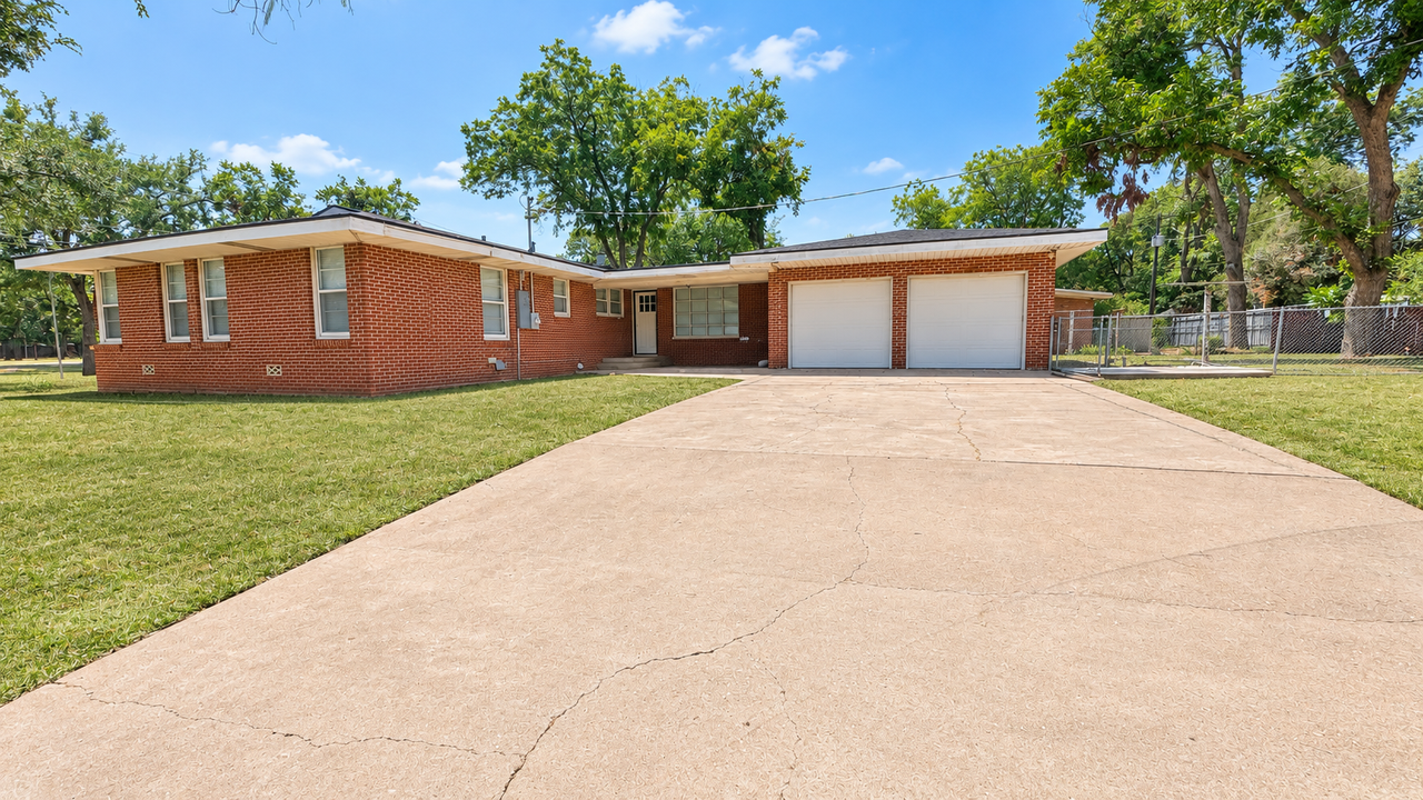 2400 Hampstead Ln #1 - Photo 2 of 37