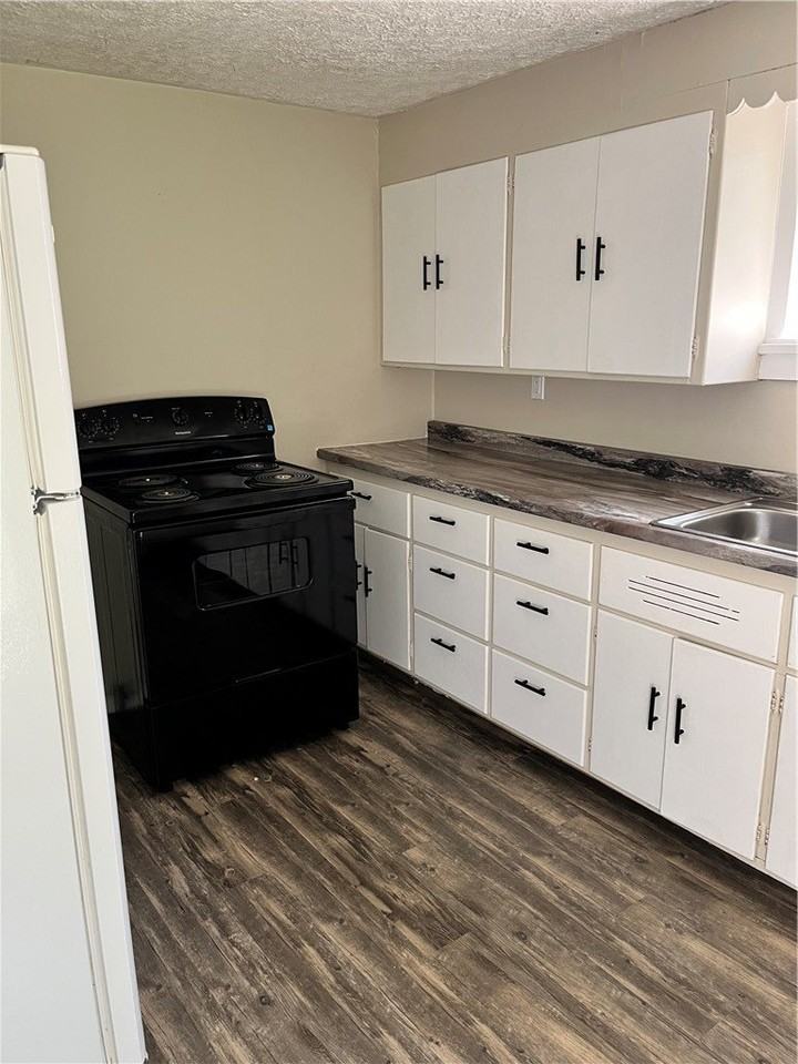 77 Cleveland Ave - Photo 3 of 5
