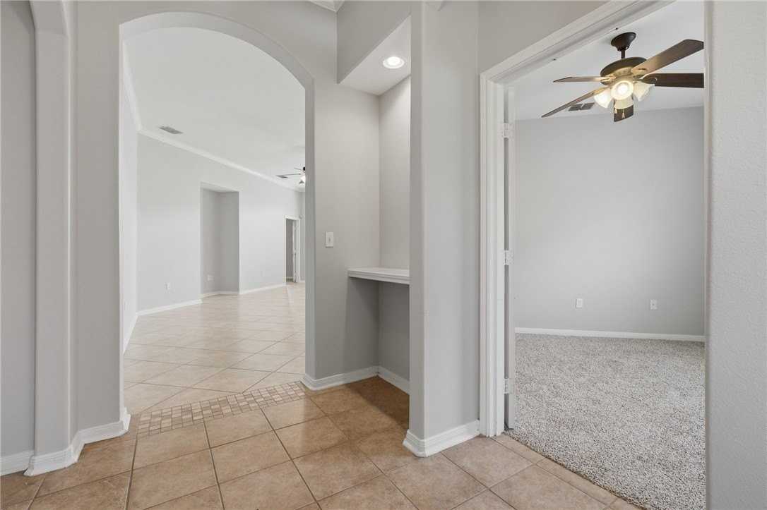 313 San Rafael Dr - Photo 5 of 29
