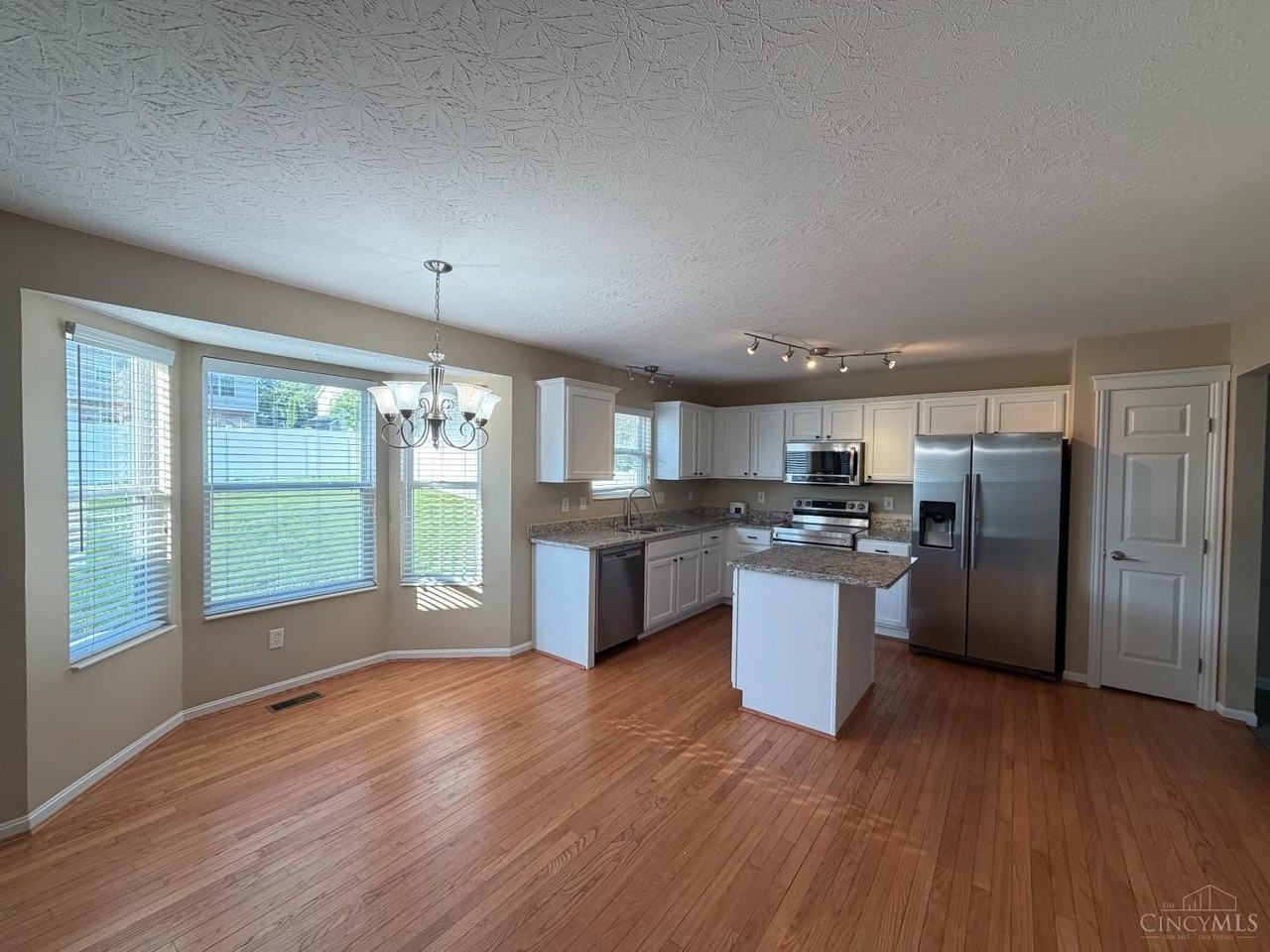 7801 Livingston Ct - Photo 3 of 20
